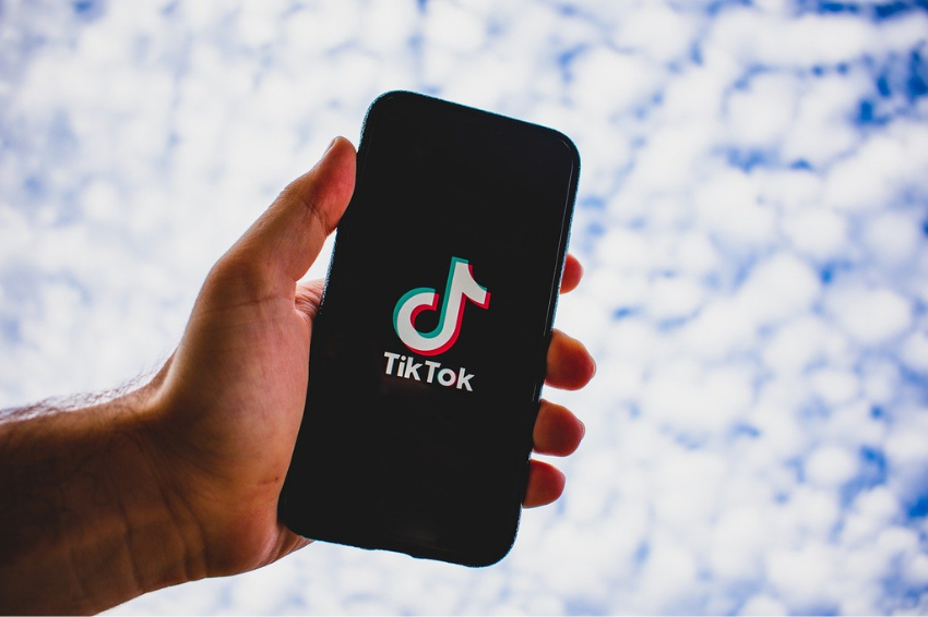 Conheça 6 maneiras de ganhar dinheiro no TikTok, aplicativo mais baixado de 2020